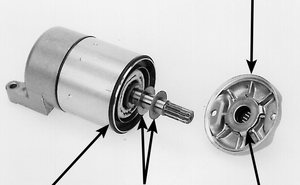 PARTIDA ELÉTRICA XR250 MOTOR DE PARTIDA REMOÇÃO PORCA DO TERMINAL/CABO c Antes de iniciar os serviços no motor de partida, desligue o interruptor de ignição.