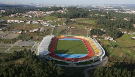 Ao longo do Parque da Cidade é possível caminharmos por uma longa rede de caminhos (cerca de 10 km) intervalados por diversas estadias.