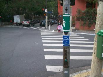 acionamento do estágio de pedestres, a 14 fim de evitar paradas desnecessárias Programação semafórica
