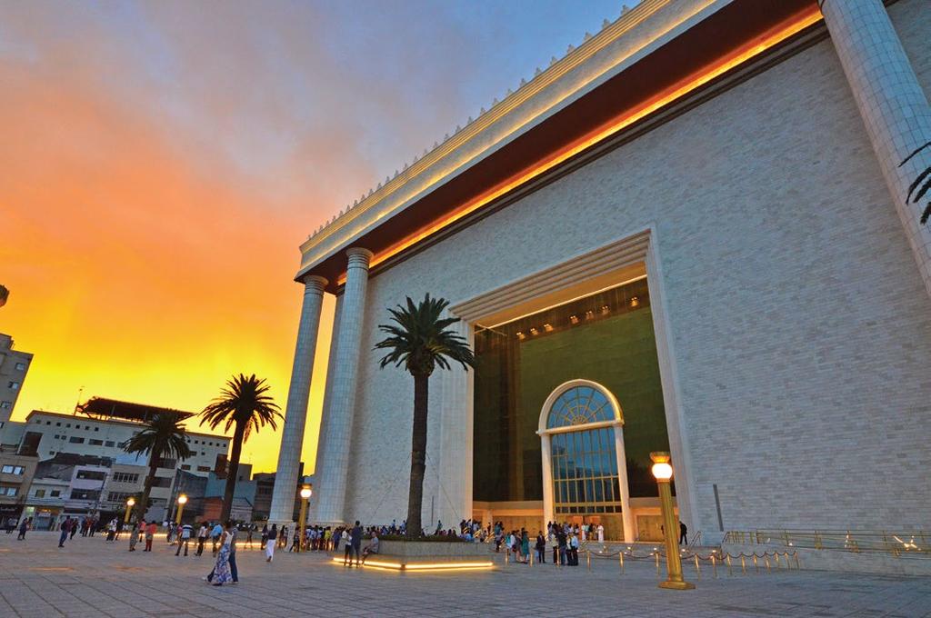 Templo Necessidade de vidro cor de Ouro para Utilização de filme LLumar de controle Apresentação estética destacável e controle São Paulo SP - Brasil ornamentação e composição estética da edificação.