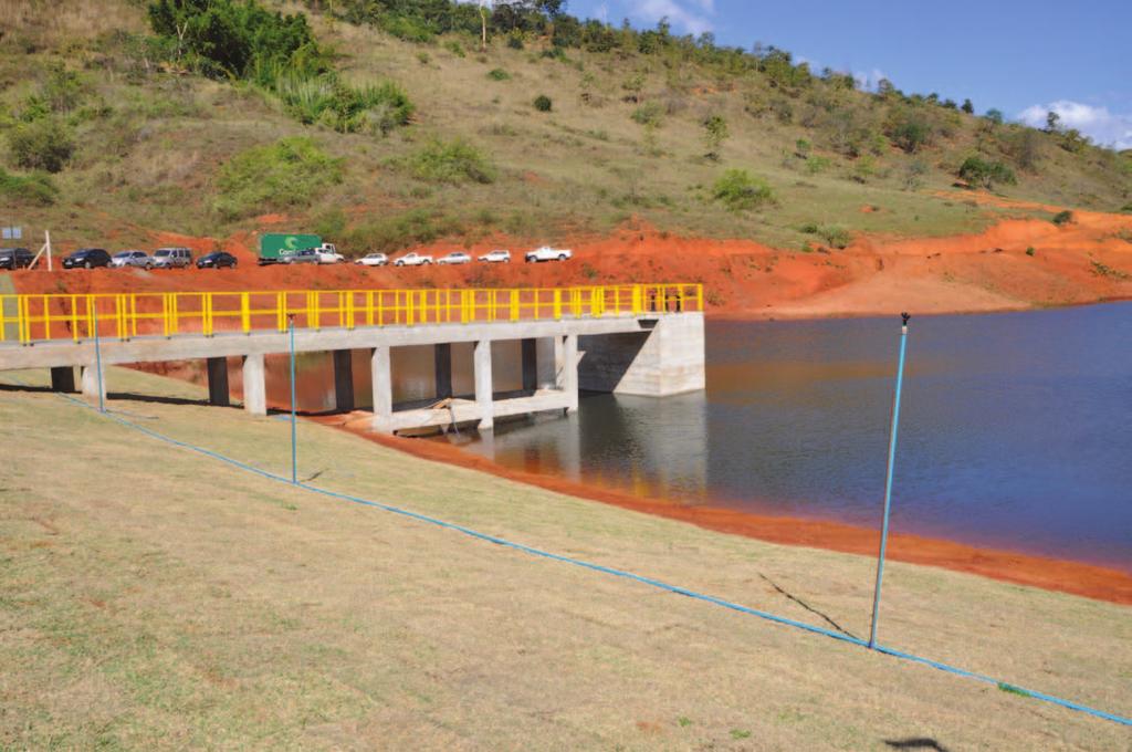 Abstecimento, Aquicultur e Pesc (Seg) prticiprm, juntmente com o prefeito de São Roque do Cnã, Mrcos Guerr e o prefeito de Snt Teres, Clumir Zmprogno, lém de dis utoriddes, d entreg d brrg e dutor.