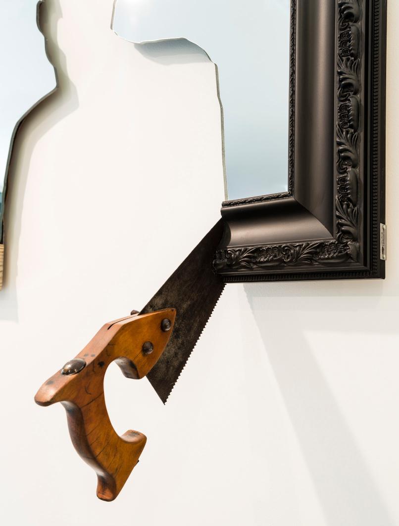 outra oficina Oblivion (2017) espelho 6 mm, mdf, serrote e madeira [1+5] 113 x 56 x 28,5 cm Oblivion surgiu com o texto de David Foster Wallace chamado