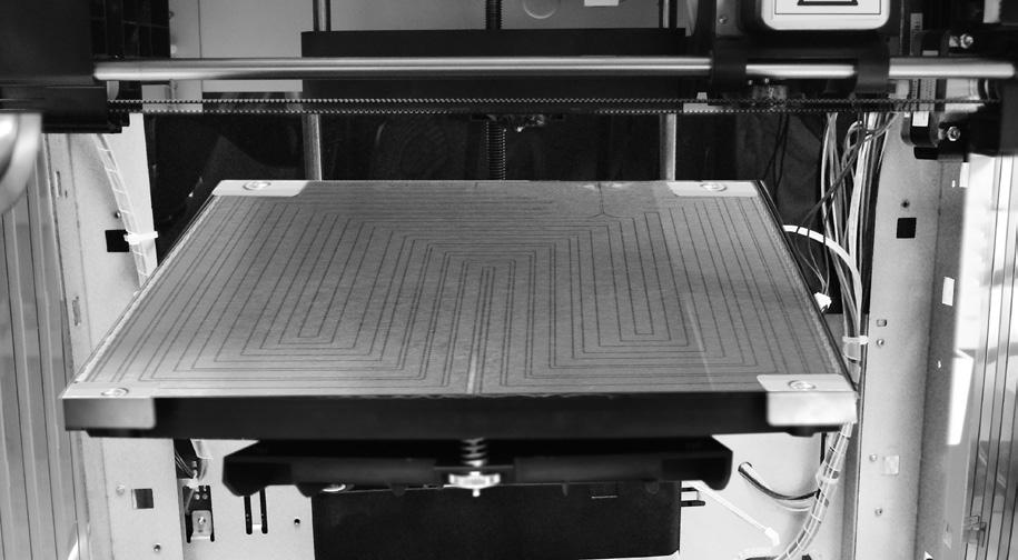 A plataforma de impressão nivelada é fundamental para impressões de qualidade consistente. A plataforma de impressão foi calibrada pela fábrica antes do envio.