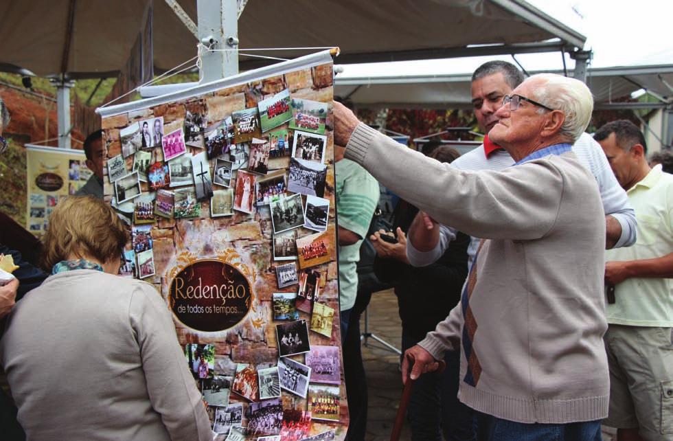 Durante o dia haverá exposições de fotos antigas, venda de artesanato e barracas com comida típica, na Praça Três de aio. o final da tarde, às 16h, será realizado um bingo beneficente.