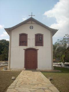 FIGURA 2 - Capela de Nossa Senhora do Rosário, localizada na Quinta do Sumidouro, distrito de Pedro Leopoldo. Fonte: Acervo pessoal.