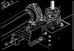 PORCAS DAS POLIAS - RAC 1700 / RACD 3400 (Figuras 12) - Com 50 e 70 horas de uso da roçadeira, deve-se verificar o aperto das porcas das polias.