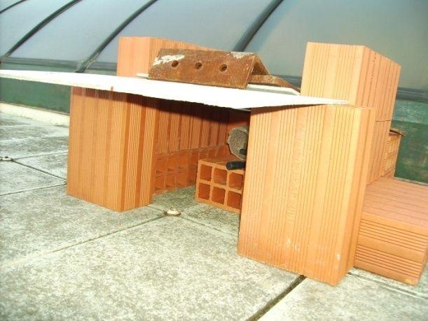 Basicamente, os provetes de betão foram colocados no terraço do Pavilhão de Civil, sobre paletes de madeira (Figura 3.40), onde permaneceram até à data dos respectivos ensaios.