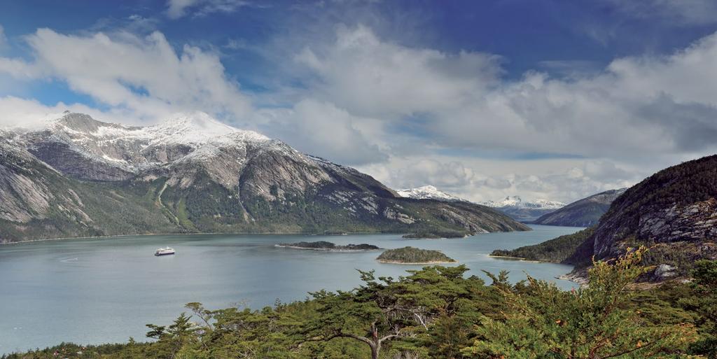 Uma Paisagem Impactante Prepare-se para desfrutar de uma impressionante geografia, marcada pelos imponentes glaciares, bosques nativos e uma exótica flora e fauna, enquanto navegamos por canais de