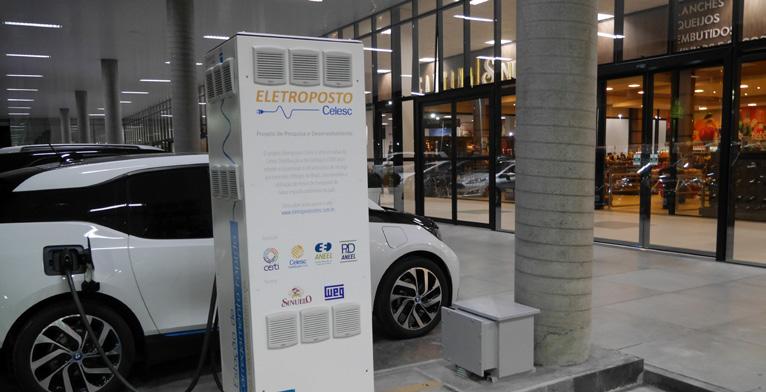 Como funciona a estrutura de um eletroposto? Um eletroposto é toda a estrutura montada para carregamento de veículos elétricos.