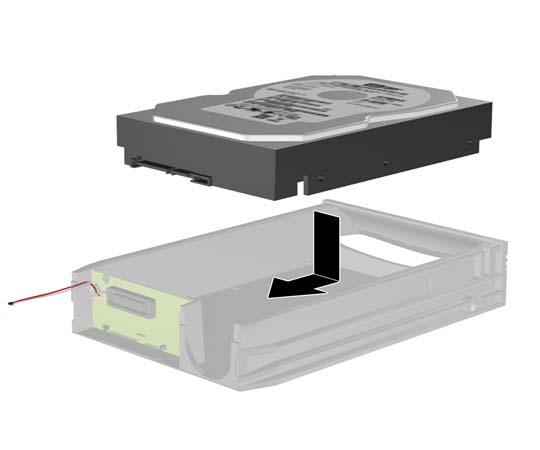 5. Deslize a unidade de disco rígido para trás para desconectá-la do portador, em seguida levantea e retire do portador. Figura 2-42 Remoção da Unidade de Disco Rígido 6.