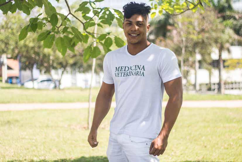 ESTUDOS E FISICULTURISMO Estudante de Medicina Veterinária é campeão na modalidade Você conhece o termo Men s Physique?