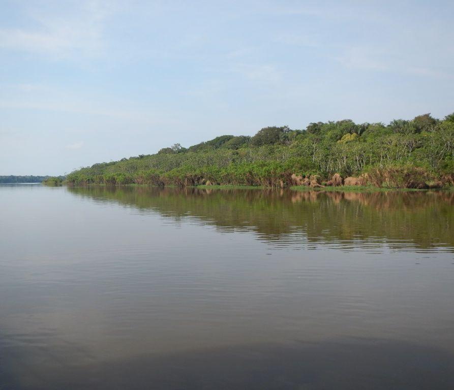 DISPONIBILIDADE HÍDRICA Área de captação 6,15 milhões de km 2 ; Fluxo de material em