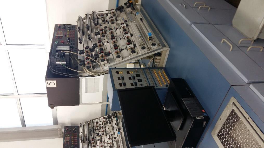 O mesmo laboratório abriga diversos sistemas da Quanser para controle de sistemas