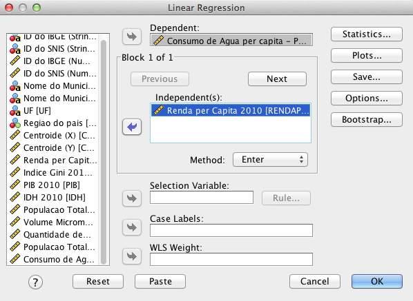 Regressão Simples no SPSS 1. No SPSS, abra o arquivo Agua2010_SNIS.sav 2.