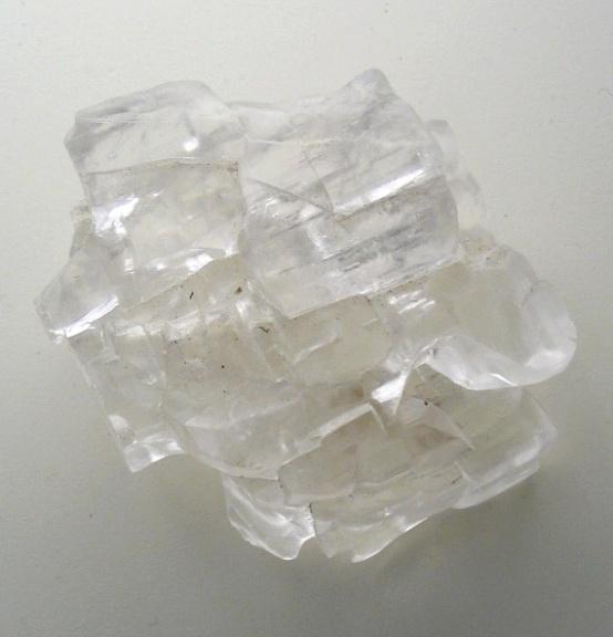 constituído por dois minerais: o cloreto (Cl - ) e o sódio