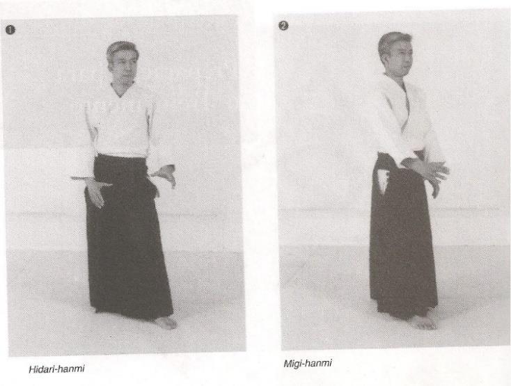 11 6 TEGATANÁ NO KAMAE Kamae é uma posição postural de em guarda, alerta, na iminência de executar um movimento de ataque ou defesa.