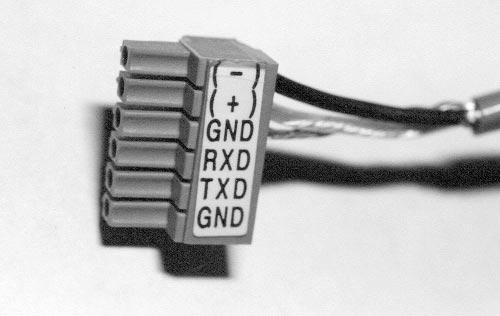 Desligue o conector (FIGURA 17) da caixa terminal. 4.7.2 LIGAÇÃO DO CÓDIGO DE SINAL BIFÁSICO 1. Se a câmara for ligada a um AutoTracker, passe à SECÇÃO 4.7.3. 2.