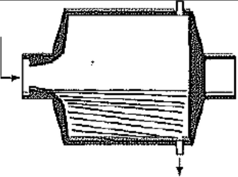 O nível da descarga da polpa situa-se normalmente de 2 a 4 abaixo do nível da abertura da alimentação, o que permite um leve gradiente no escoamento da polpa.