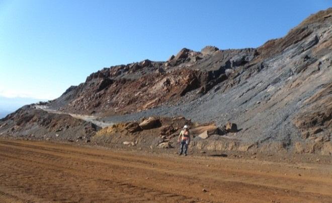 CAPÍTULO 4 CARACTERIZAÇÃO MINERALÓGICA 4.