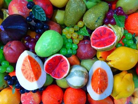 As vitaminas têm um papel regulador no nosso organismo. As frutas e os vegetais também têm um alto teor de fibra.