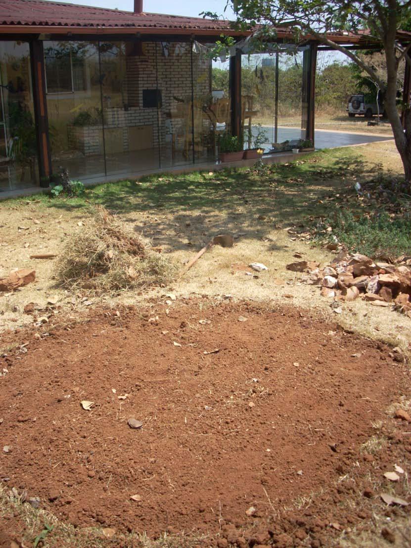 minha casa. Retirei a grama.