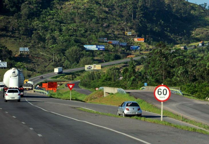 III. Entre as cidades de Tubarão (rio Capivari) e Araranguá, a previsão do Dnit é de conclusão até DEZEMBRO/2011.