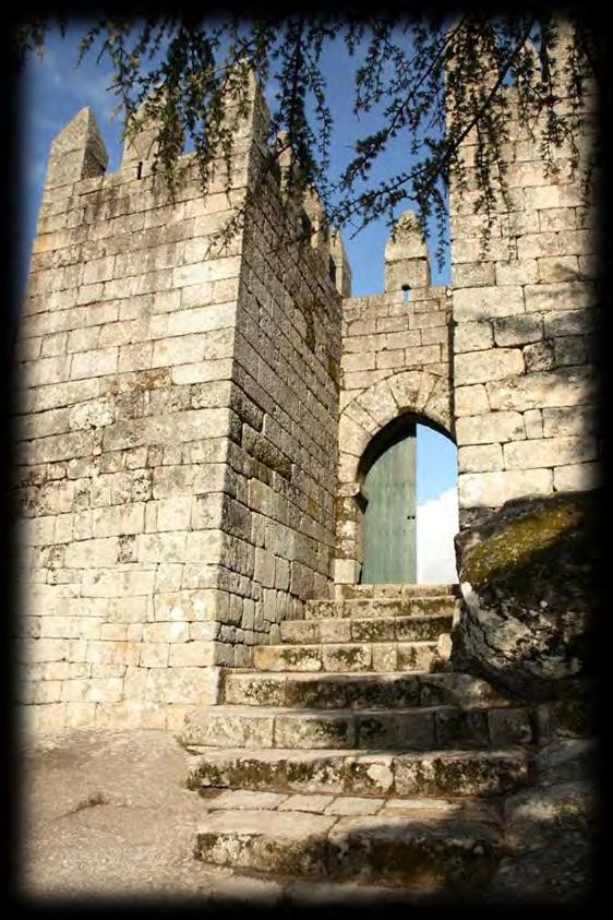 Visitas livres ao Castelo de Lanhoso Nesta modalidade, os Serviços Educativos não asseguram o acompanhamento, mas podem disponibilizar informação prévia