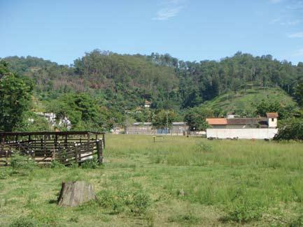 alto do morro, corre na lateral