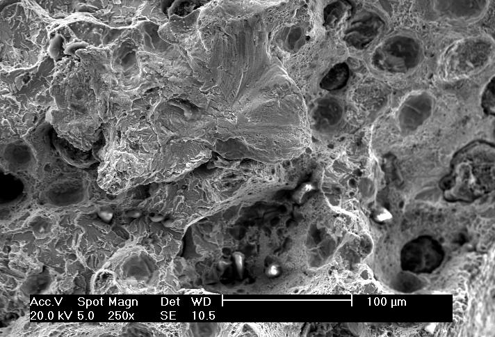 austemperadas por 250 minutos O estudo de BAUMER et al, (1988) salienta que a temperatura de austêmpera de 370ºC a auferrita formada é