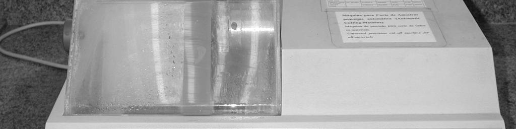tubo PVC, sendo utilizado um nivelador de bolha de ar em cilíndro de vidro com