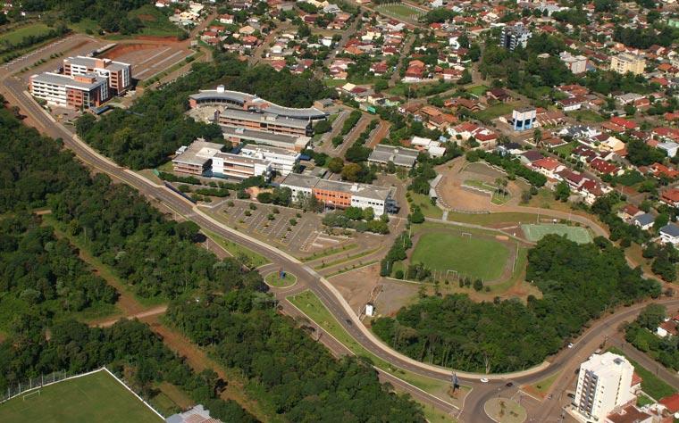 Figura 1. Vista aérea do campus da Univates. Fonte: http://www.univates.br/files/files/univates/institucional/univates_aerea_1_12.