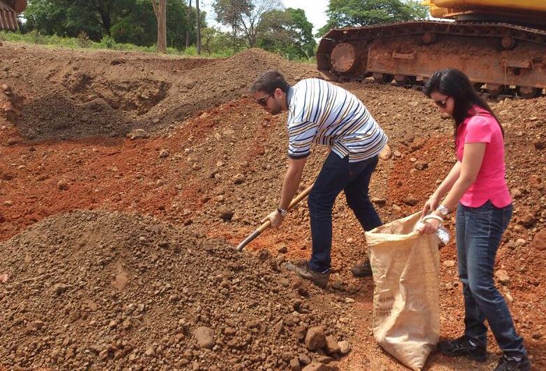 Estudo da estabilização química do tipo solo-emulsão em solo tropical.