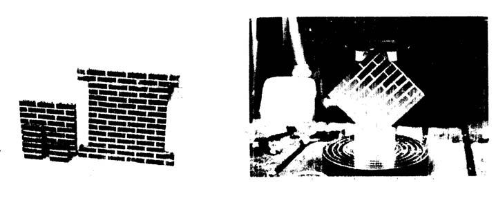 Capítulo 2: Estudos apresentados na literatura 52 FIGURA 2-22 Modelos reduzidos em escala 1:4 dos prismas e painéis utilizados nos ensaios [Chen (1988)].