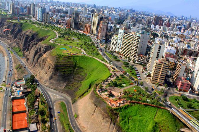 Inca. Esta noite é a grande comemoração para a chegada do novo ano, é uma cidade que oferece uma comemoração repleta de opções gastronômicas e crenças populares.