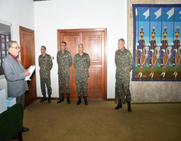 Leitura da oração de lançamento pelo Cel Bento e ao lado General Novaes Comandante da AMAN e seu EM/Pessoal Cap Castro Aj. O. Sub Ten Barros12 e Cel Marcelo Araujo,Assistente.