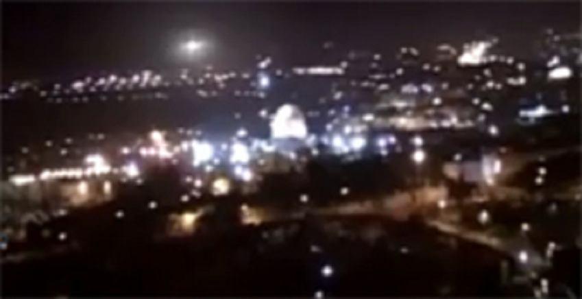 Vídeos mostram supostos OVNIs em Israel Dois vídeos de um suposto objeto voador não identificado (OVNI), suspenso sobre Jerusalém, causaram polêmica na Internet, com milhões de acessos (assista ao