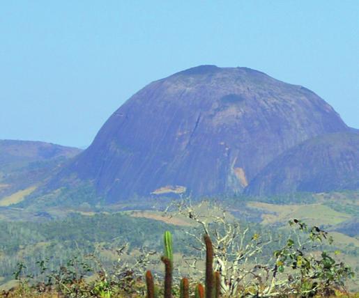 mar. Figura 2. aglomerado de pães de açúcar no nordeste de Minas gerais.