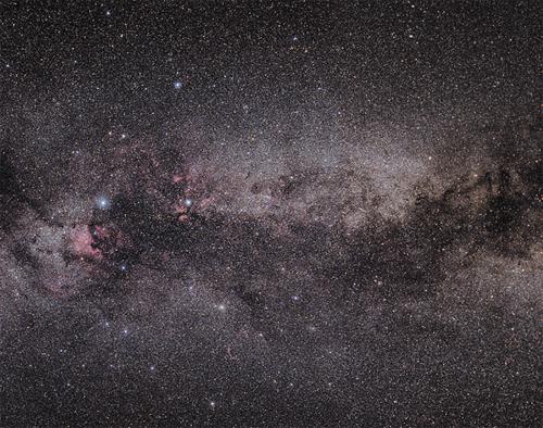 3 A Nossa Galáxia Universidade da Madeira A Nossa Galáxia é composta por cerca de 200 000 milhões de estrelas!