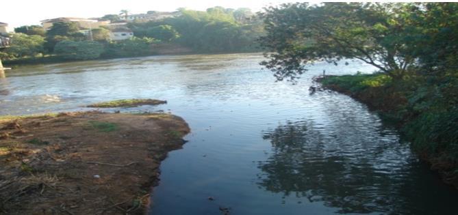 Área urbana e foz do córrego Monte Alegre no rio Pardo. Fonte: Folharini (2008).