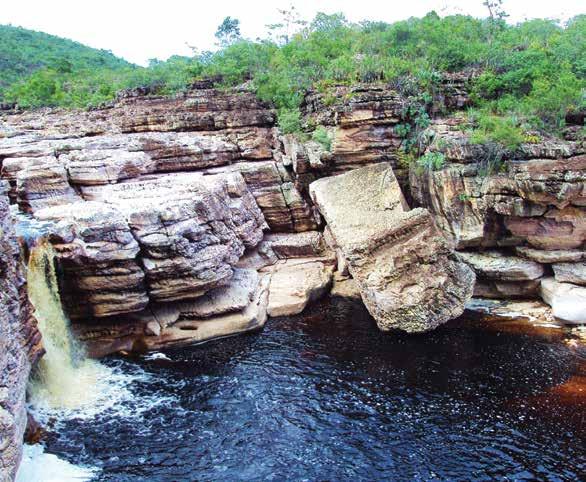 Setor Favela Está localizado na área de entorno do Parque Nacional da Chapada Diamantina, às margens do Rio Piaba, à montante do setor do Degredo.