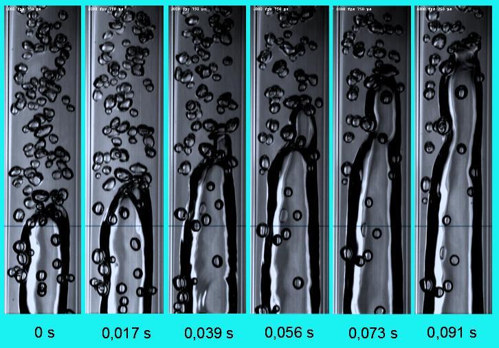 84 Figura 31 - Imagens da bolha em fluxo co-corrente ar-água (1000 fps, J l =0,0644 m/s e J gd = 0,0309 m/s).