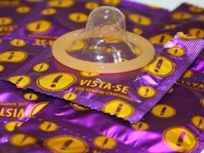 O preservativo deve ser usado em qualquer forma de relação sexual pois assim previne-se doenças como a Sífilis, HIV/AIDS, Hepatites, Herpes, Gonorreia e demais DST (doenças