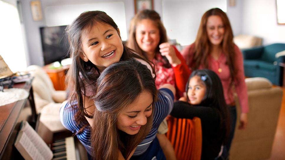 Aperfeiçoar o Ensino Compartilhar escrituras em família.