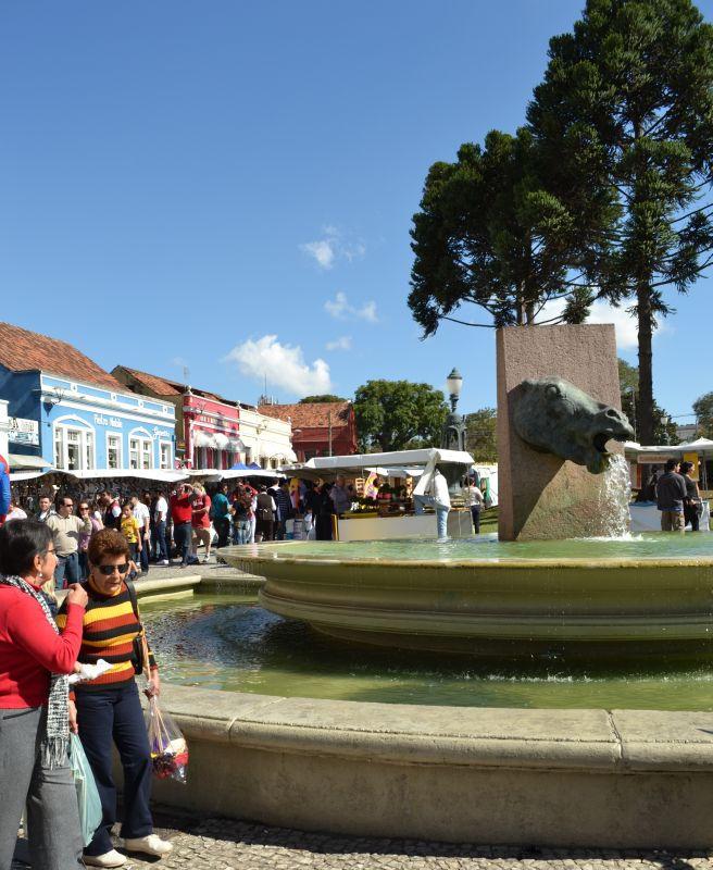 Estátua no bebedouro * VIRGILIA MARIA SERRA é de Apucarana (PR) e mora