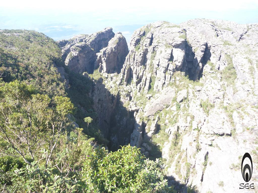 Descrição: Serão visitadas grutas turísticas e não turísticas, além de museus e monumentos dedicados ao naturalista, passando