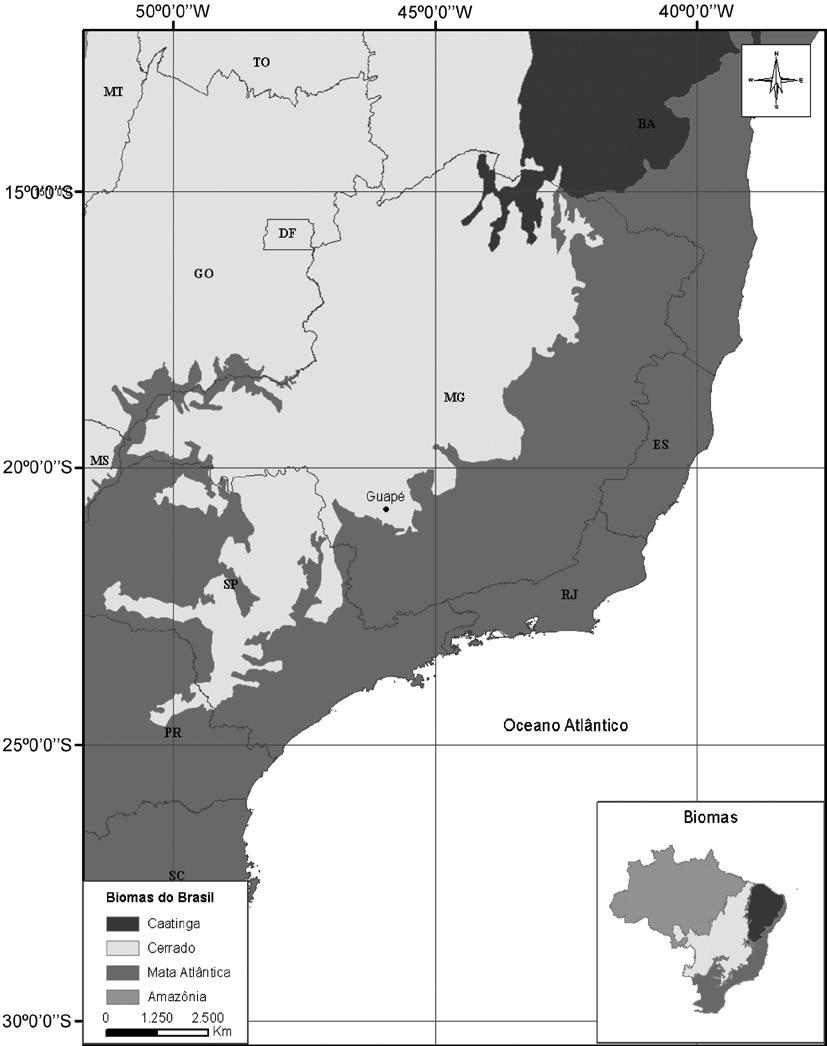 Relações solo-vegetação em cerrado no sul de Minas Gerais Figura 1 Mapas com a identificação dos fragmentos e das unidades amostrais inventariadas no município de Guapé em relação aos Domínios