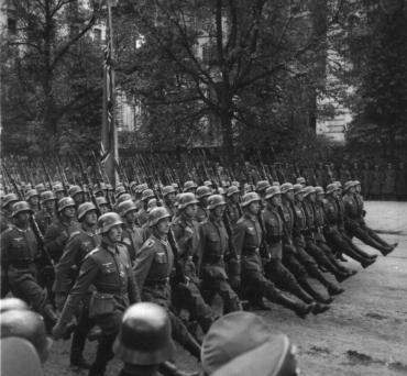 Veteranos: 1922-1943 Foram criados em um cenário de amor à pátria / Era Vargas, 2aª Guerra Mundial; o diálogo não existia em casa. O homem era a autoridade máxima.