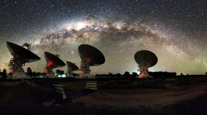 Descoberta a fonte das misteriosas ondas de rádio no espaço Date : 5 de Janeiro de 2017 Ondas de rádio que ninguém conseguia explicar têm sido um dos grandes quebra-cabeças da astronomia moderna, mas