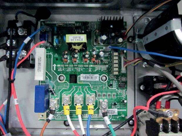 L1/L4 Troubleshooting Passo 1: Verifi que a tensão DC entre os terminais 1 e 2.