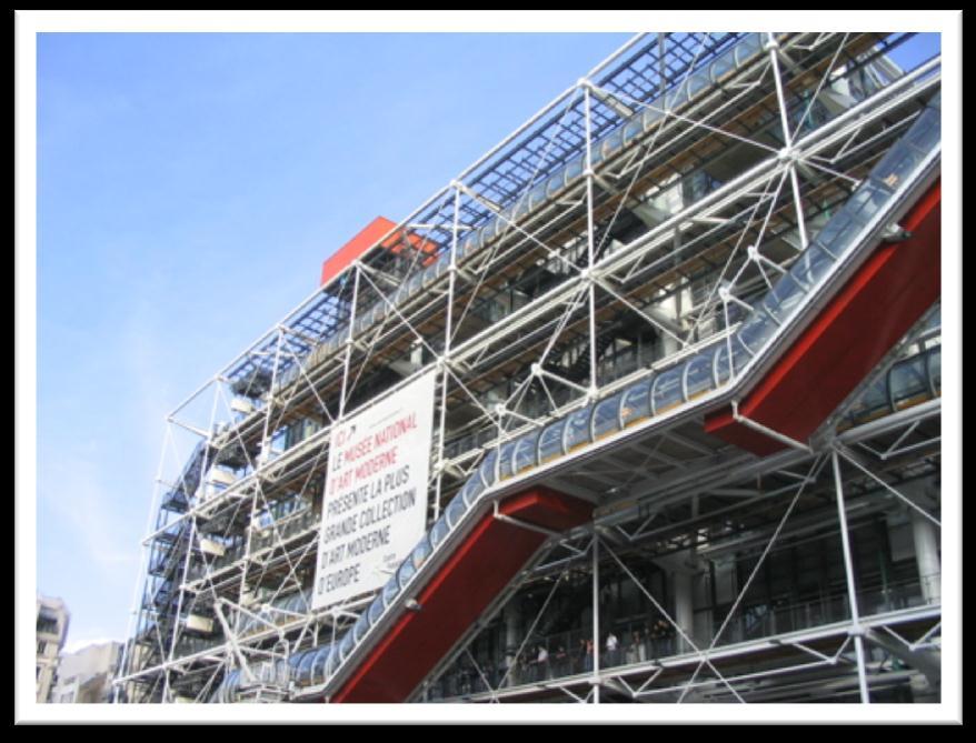 Fig. 1 - Centro Georges Pompidou, do arquiteto Renzo Piano: o choque visual promovido pela estrutura aparente é uma das característica neobrutalistas. Fonte: Wikipedia.